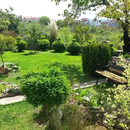 Plovany Apartamento *