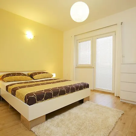 Plovany Apartamento
